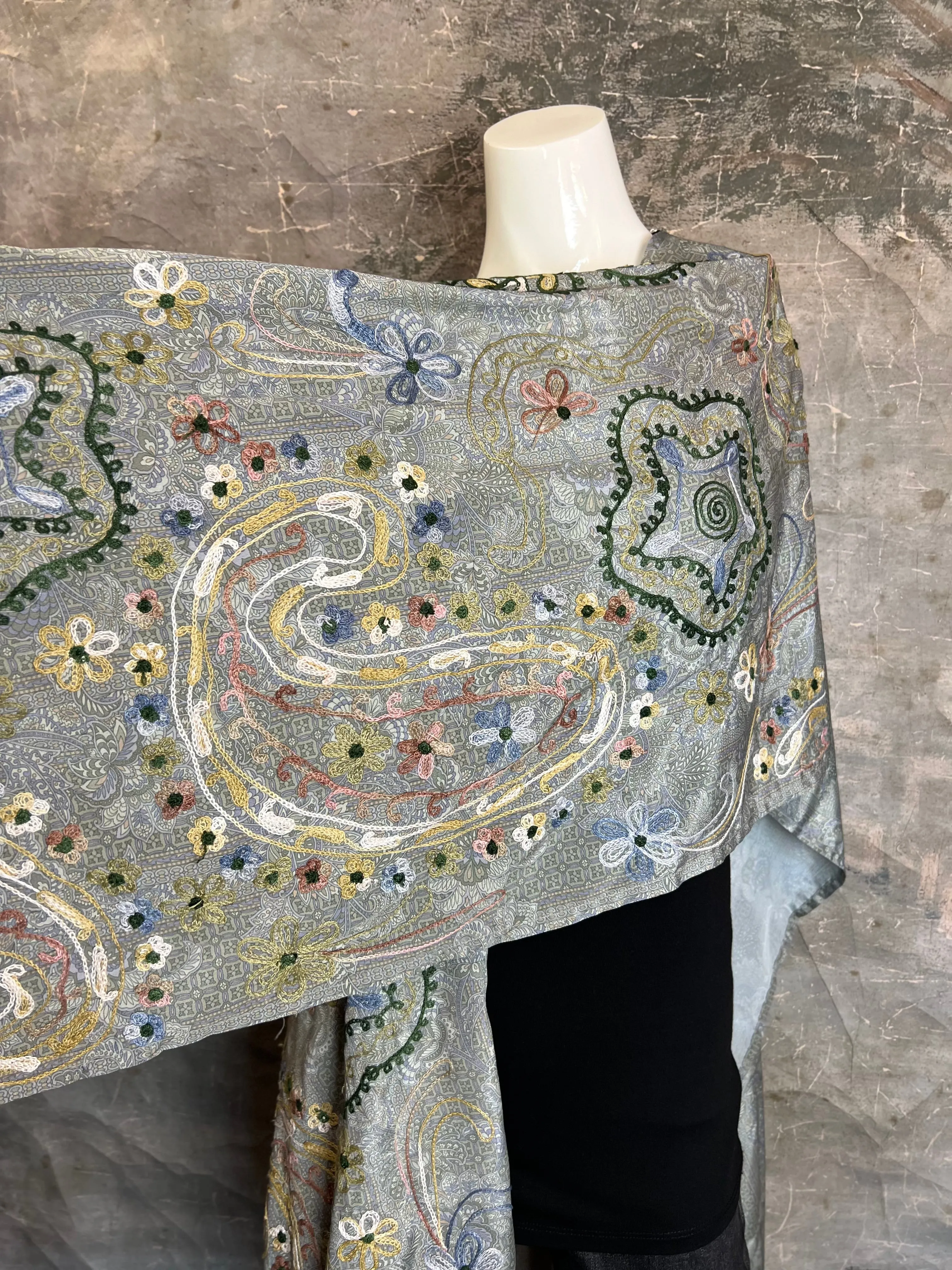 18952 EMBROIDERED RUANA TOPPER-Gray Paisley